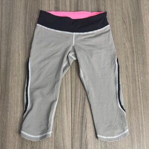 Lululemon Black & off White Striped Cropped Leggings Size 4 Excellent Condition